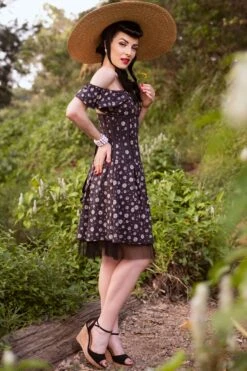 Bardot Americana Daisy Print Corset Dress 19 Bardot Americana Daisy Print Corset Dress -Corset Story SDS031 December 2020 website 2