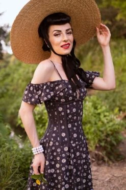 Bardot Americana Daisy Print Corset Dress 15 Bardot Americana Daisy Print Corset Dress -Corset Story SDS031 December 2020 website 5